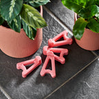 wedgie-pot-riser-recycled-plastic-pink-close-detail